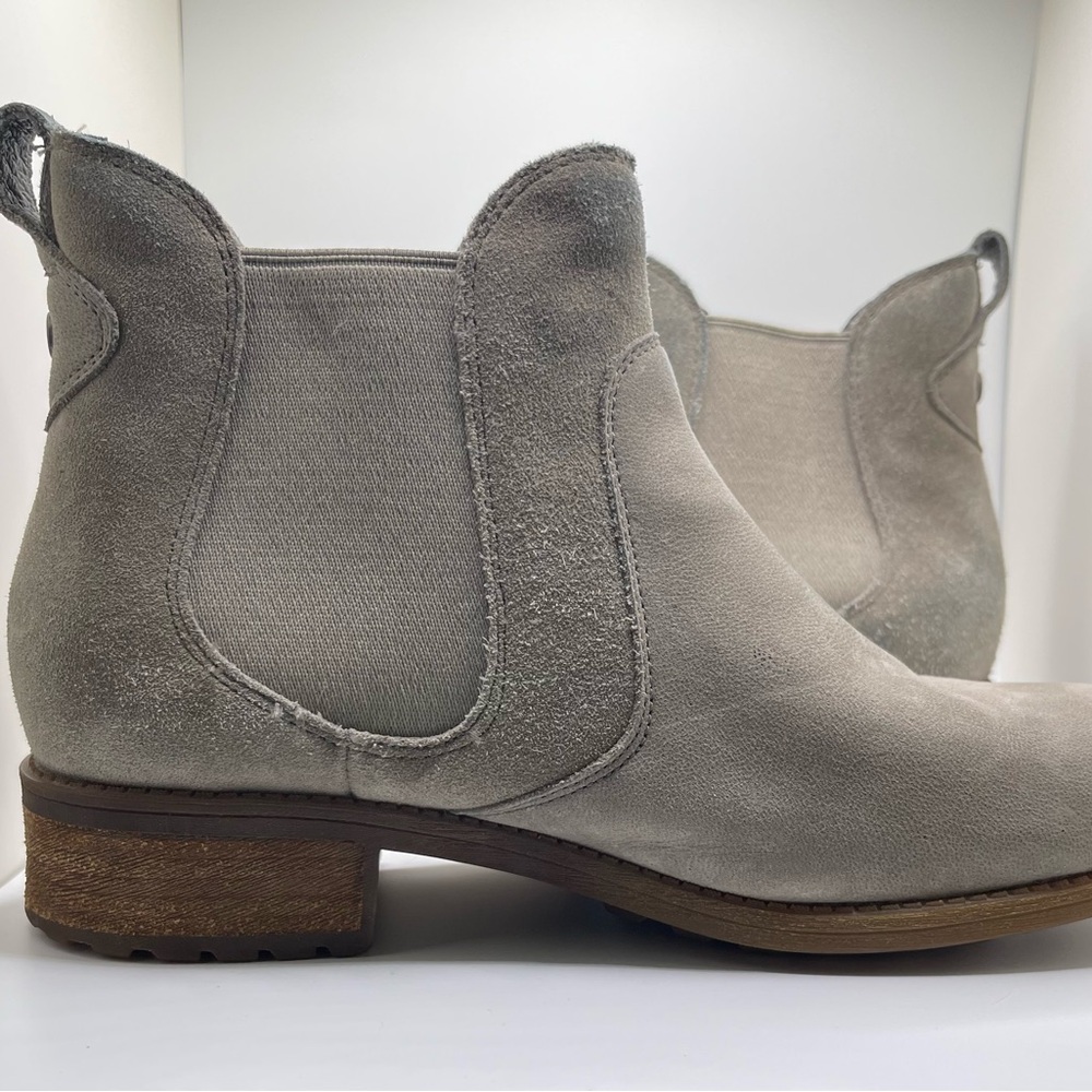 UGG Bonham Chelsea Boot - Picture 2 of 7